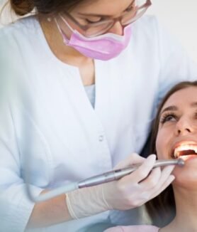 What Are the Early Signs of Gum Disease?