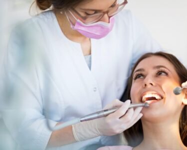 What Are the Early Signs of Gum Disease?